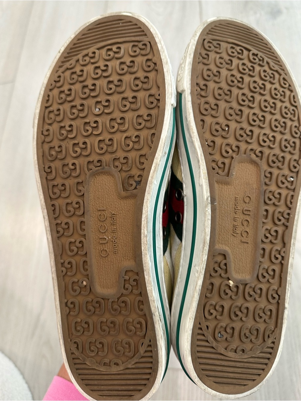 Gucci Cream Canvas Low-Top Sneakers with Green & Red Stripes - Picture 5 of 9